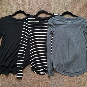 Lot women’s 3 long sleeve shirts XS
